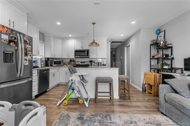 Building Photo - 616 E Broadway