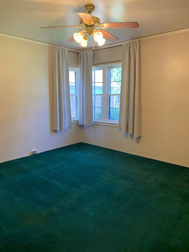 Building Photo - Charming Beverly Glen Home for Rent!