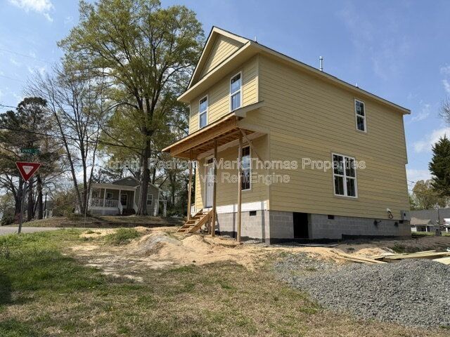 Building Photo - 1203 Fern St
