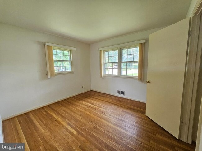 Building Photo - 5683 Ravenel Ln