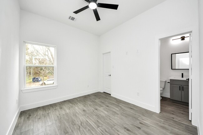 Building Photo - 7413 N Star St