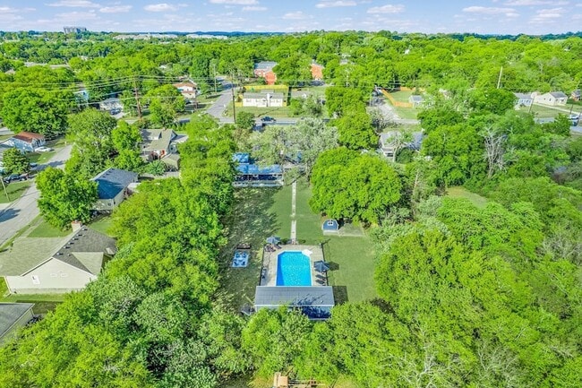 Building Photo - 562 Neelys Bend Rd