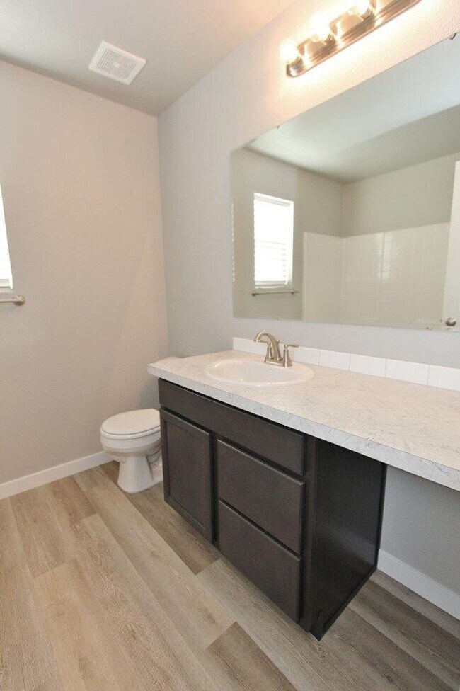 Building Photo - Immaculate & Spacious Home in West Meridian
