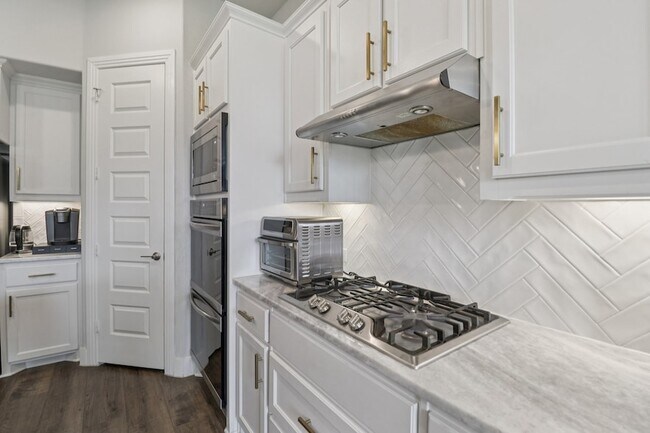 Building Photo - 1329 Stoneleigh Pl