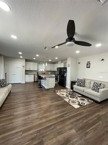 Building Photo - 30543 Thunderbird Dr