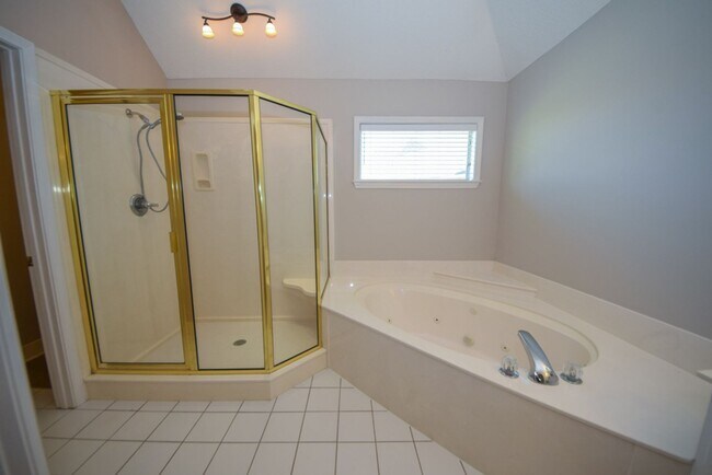 Building Photo - Gorgeous 3 bed, 2 bath with BONUS in Cordova.