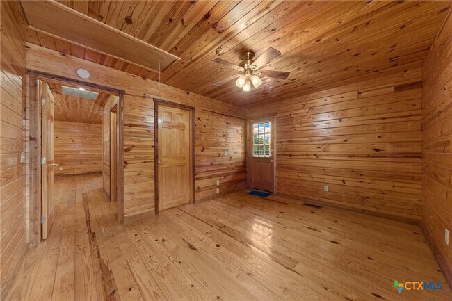Building Photo - 1466 Bonnyview Dr