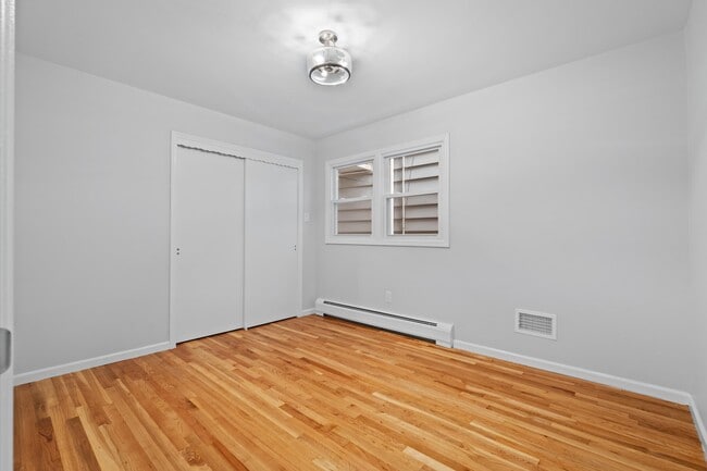 Building Photo - 144 W 30th St