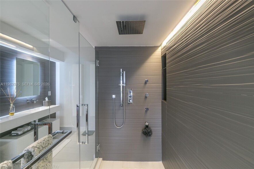 Building Photo - 3 Grove Isle Dr