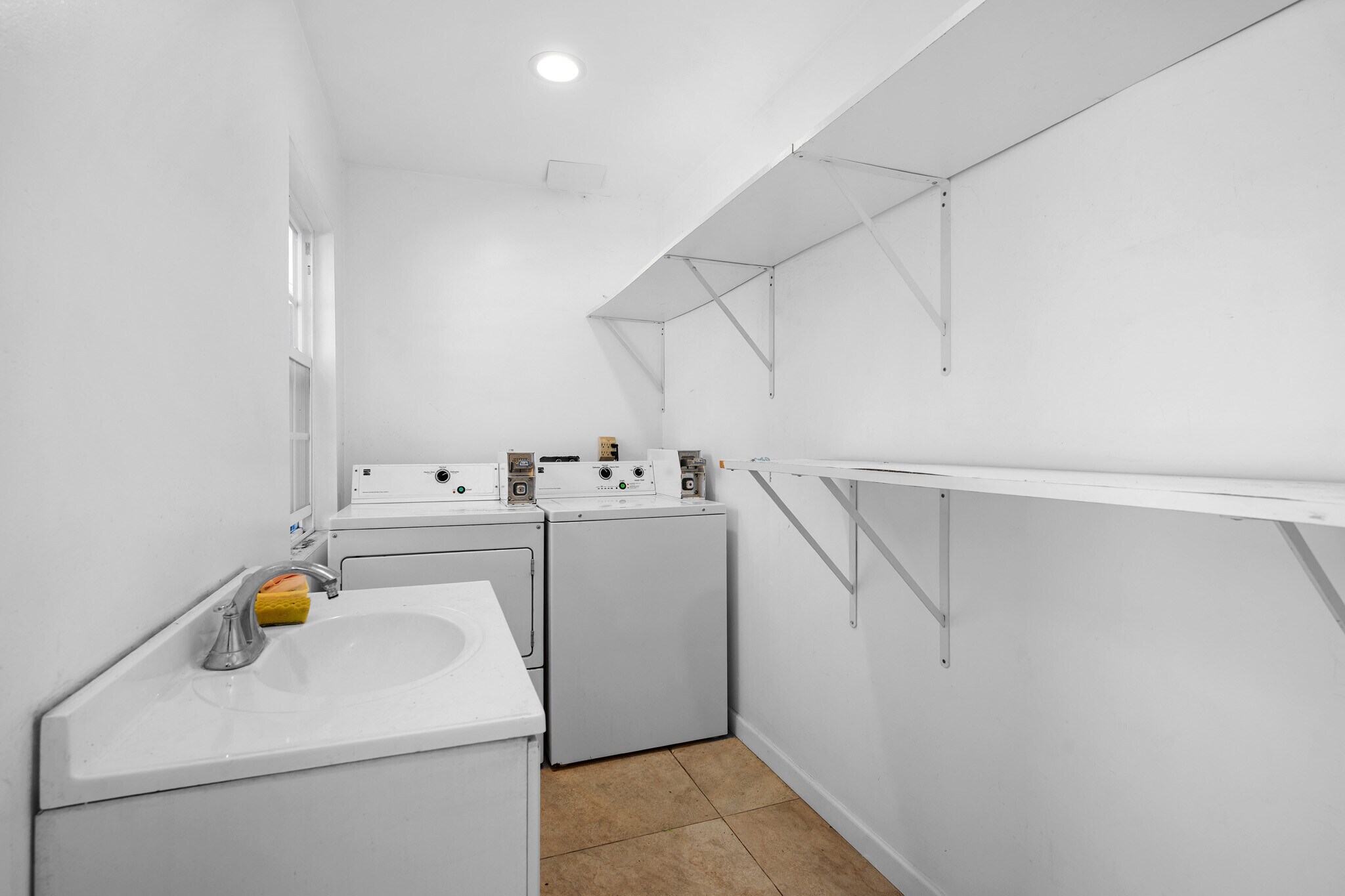 Building Photo - 1016 Linden Ave