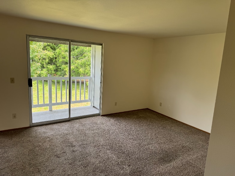 Building Photo - 150 SE Barrington Dr