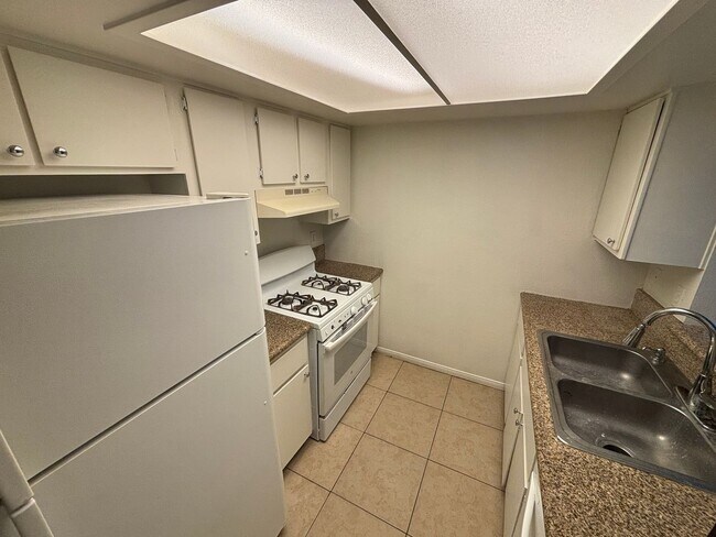 Building Photo - 4590 Carriage Park Dr