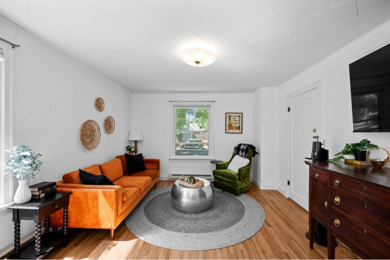 Building Photo - 208 N 8th St