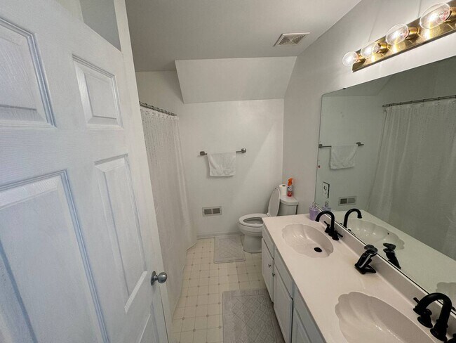 Building Photo - 2414 Oberwood Dr