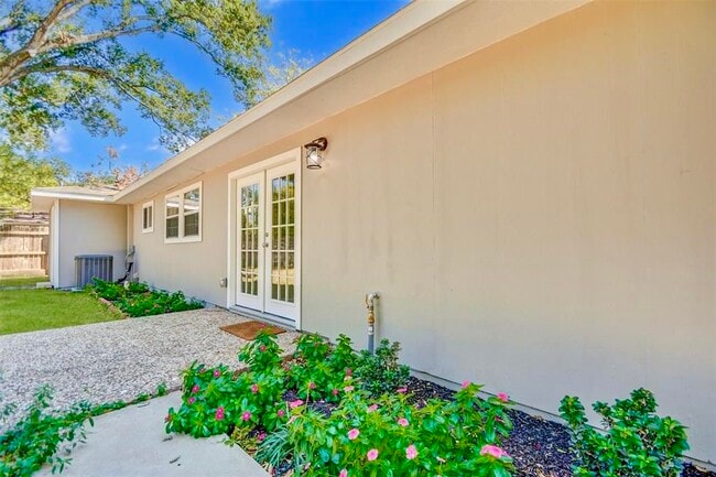 Building Photo - 7906 Hammerly Blvd