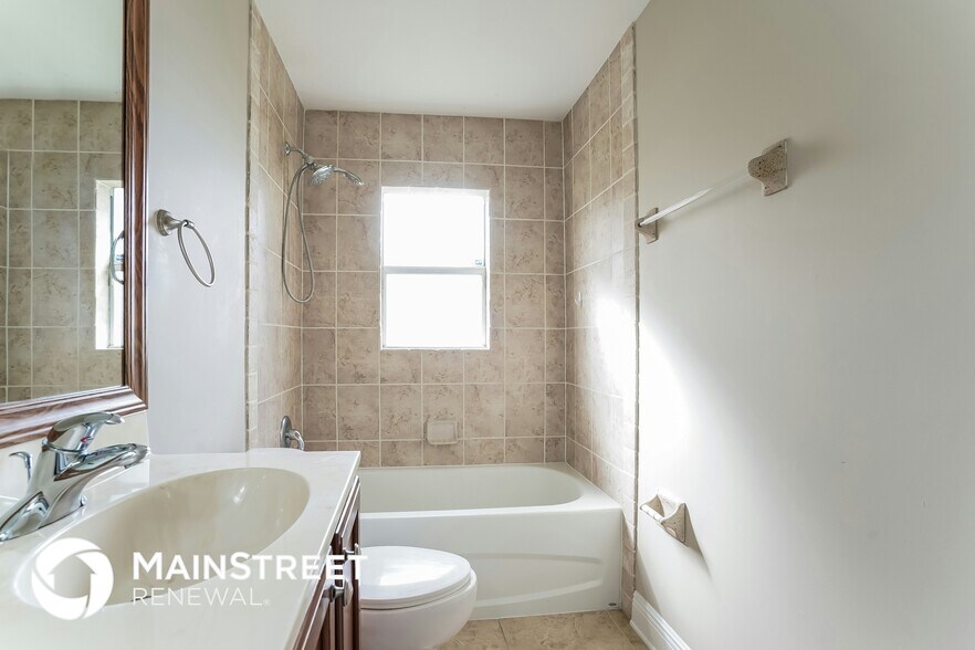 Building Photo - 2510 Barcelona Ave