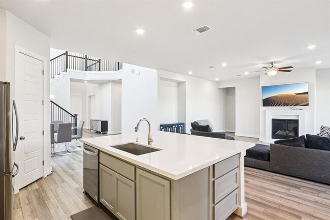 Building Photo - 4608 Pleasant Pl