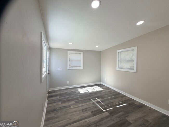 Building Photo - 1433 Midview Dr