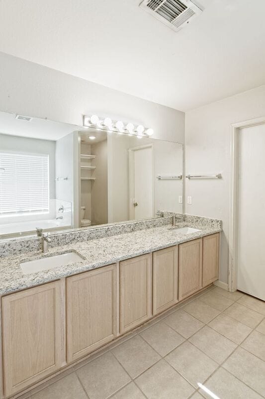 Building Photo - 2309 Mallard Dr