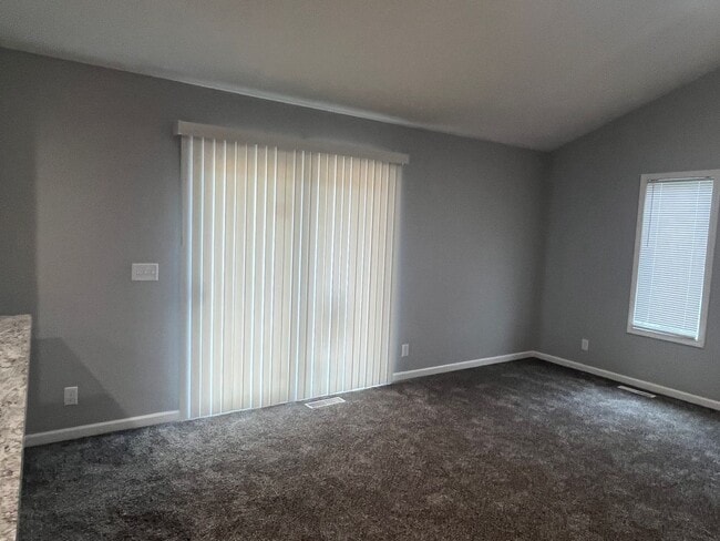 Building Photo - Four Bedroom For Rent!