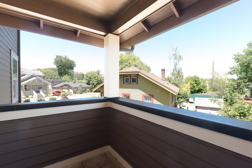 Building Photo - 915 SW 10th St