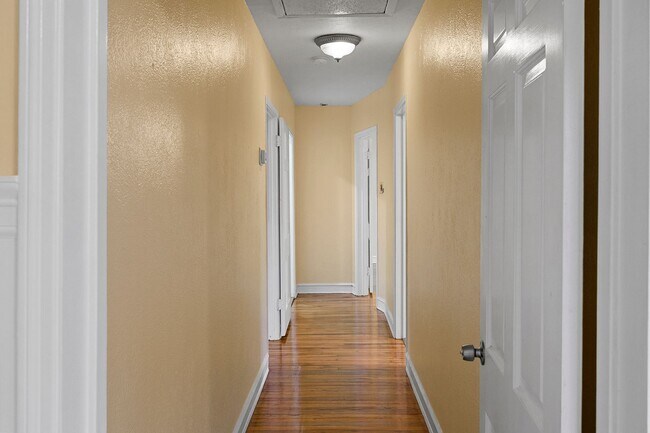 Building Photo - 406 Southern St