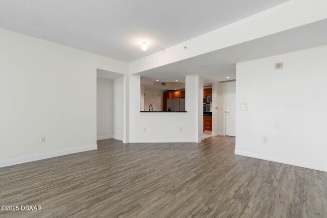 Building Photo - 241 Riverside Dr