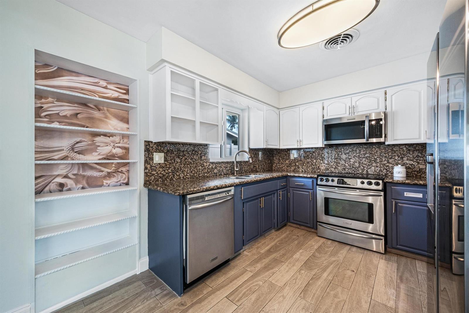 Building Photo - 2611 NE 16th St