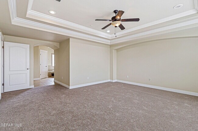 Building Photo - 6285 Wildwood Ct