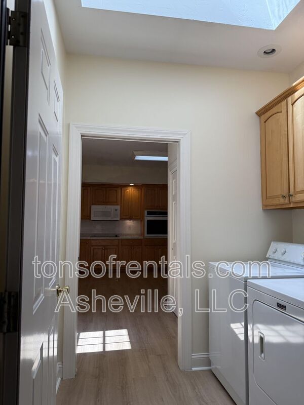 Building Photo - 6 Tiburon Pl