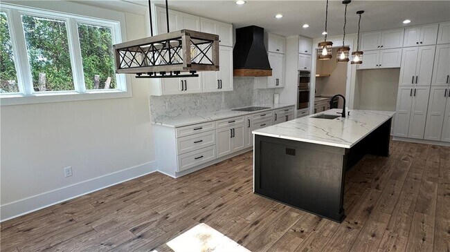 Building Photo - 3527 Bailey Rd