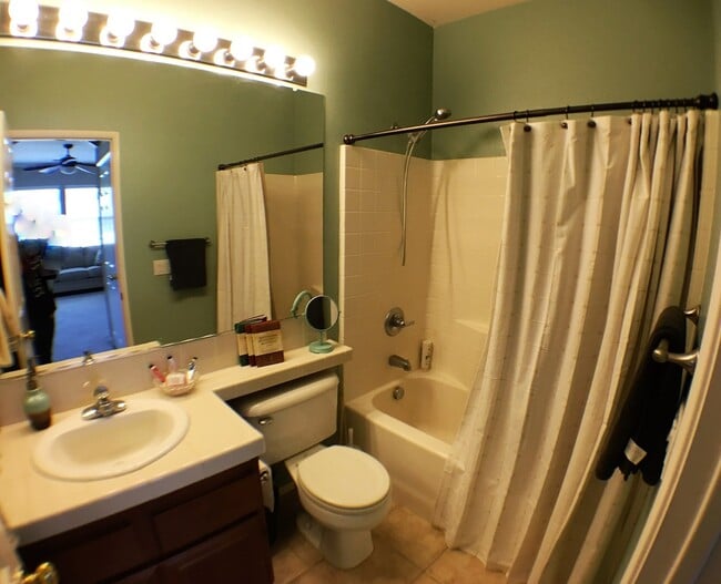 Building Photo - Air Conditioned Oceanside home!!!