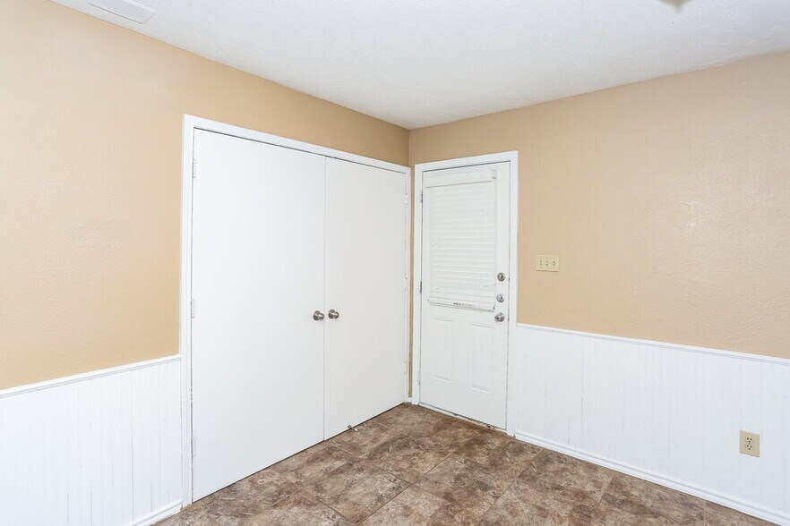 Building Photo - 6317 Sunset Rd