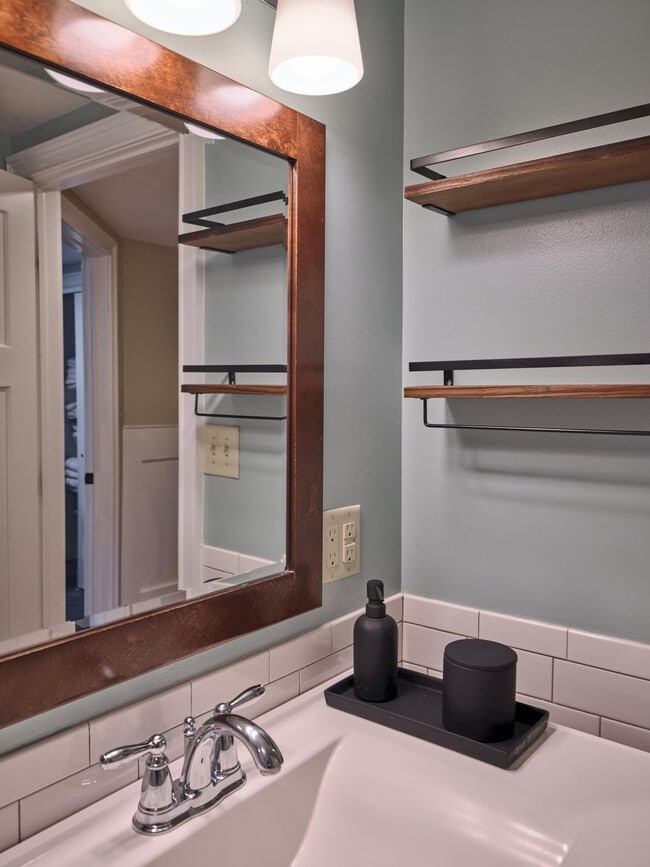 Building Photo - 9 Arnett Ave