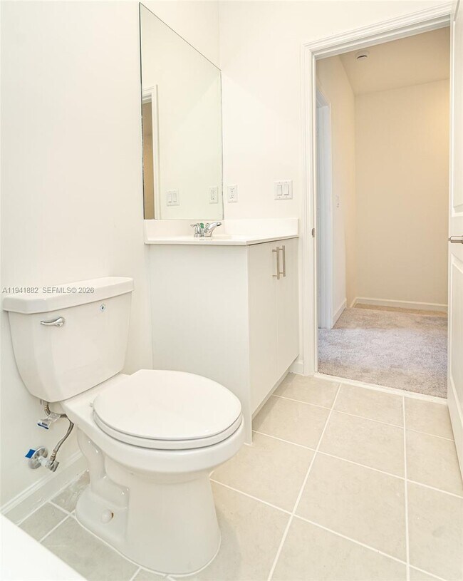 Building Photo - 2646 SE 27th Dr