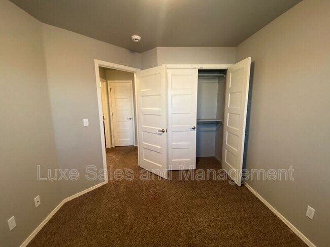 Building Photo - 6933 Mayberry Ln