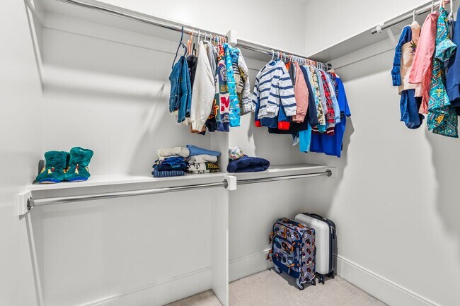 Building Photo - Incredible 5BD, 5BA North Raleigh Home with Bonus Room and Exercise Space