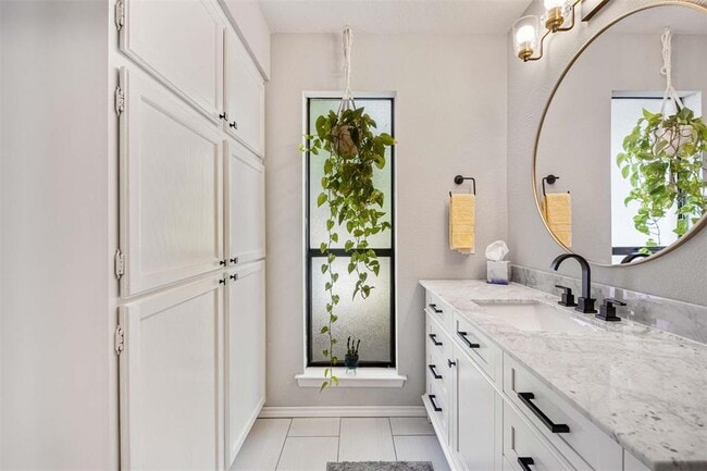 Building Photo - 5602 Woodrow Ave