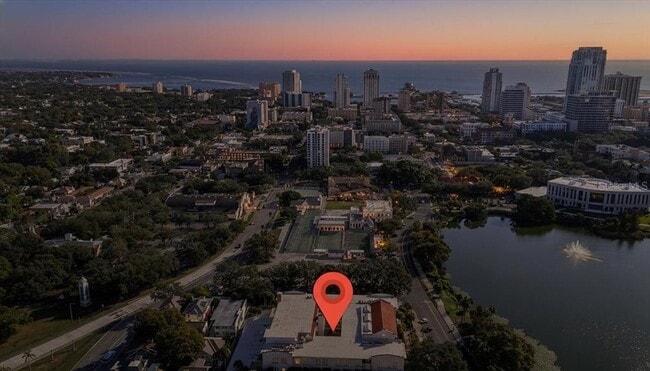 Building Photo - 701 Mirror Lake Dr N