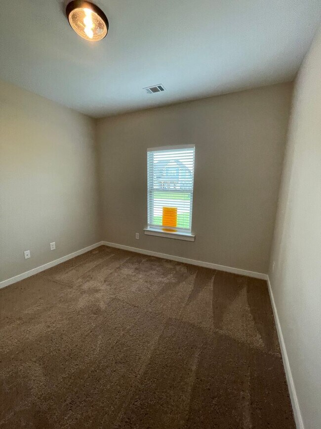 Building Photo - Home for Rent in Tuscaloosa, AL!!! View wi...