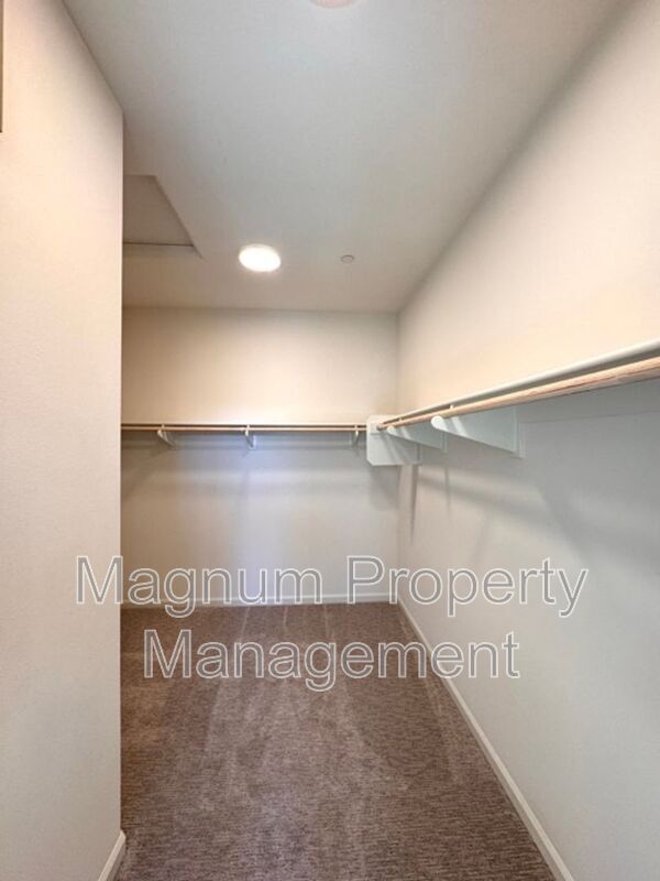 Building Photo - 25147 Hunter Ave