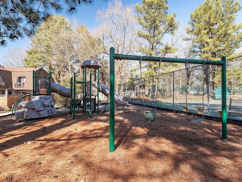 Building Photo - Room in Condo on Finley Forest Dr