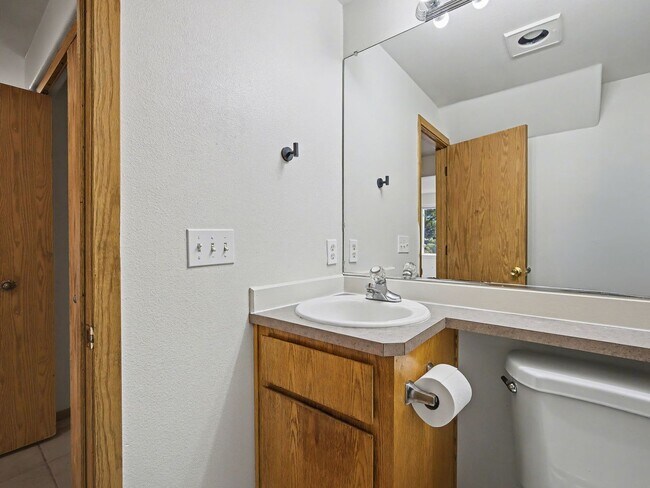 Building Photo - NAVAB02