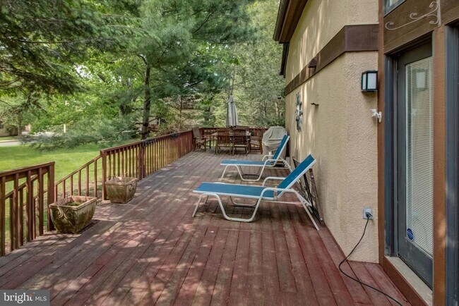 Building Photo - 307 Sayre Dr