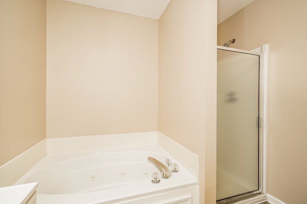 Building Photo - 748 Tulip Ln