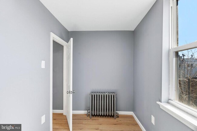 Building Photo - 2224 E Clearfield St