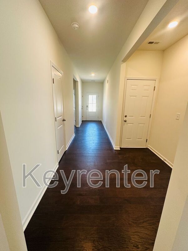 Building Photo - 313 Eclipse Ln