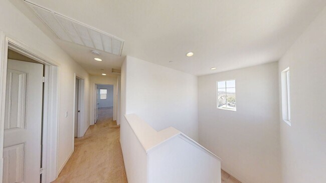 Building Photo - Beautiful 3Bed 2.5Bath