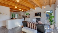 Building Photo - 6824 N Catlin Ave