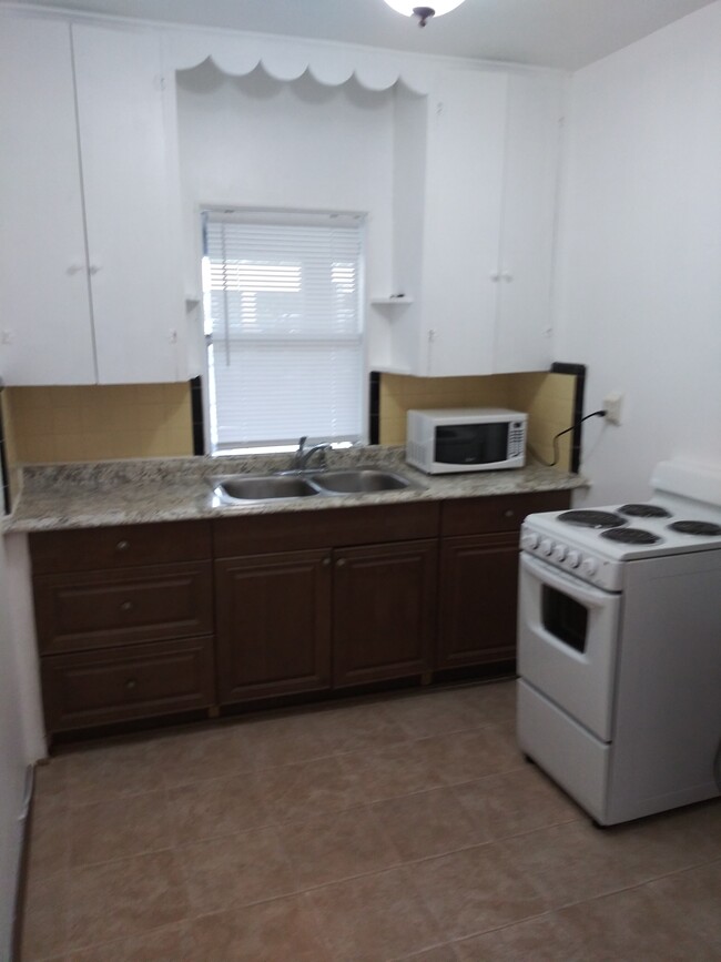 Kitchen - 220 N 20th Ave